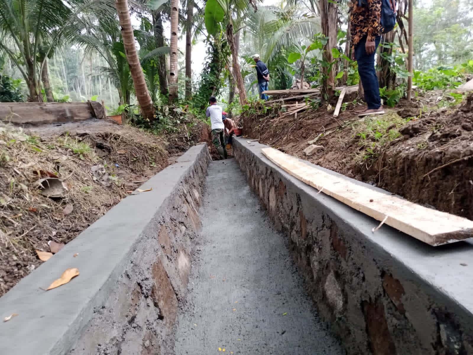 PEMBANGUNAN SALURAN DRAINASE TERSIER DUSUN TANGKOLO