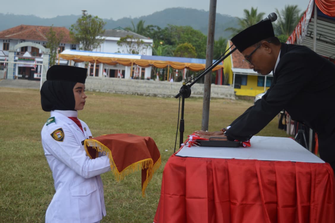 Desa Tangkolo Gelar Upacara Peringatan HUT ke-81 Republik Indonesia dengan Khidmat