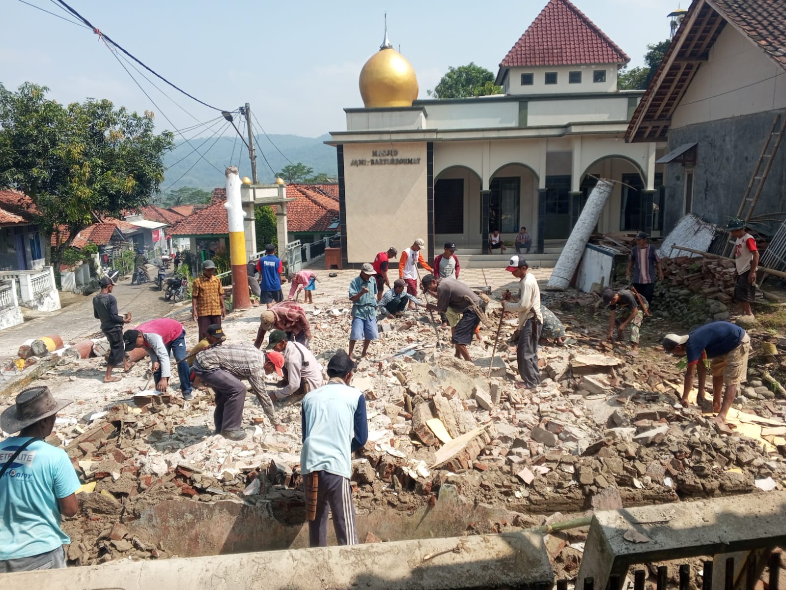 Rehab Balai Dusun Bangunsari Desa Tangkolo Kecamatan Subang
